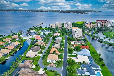 14817 Laguna Dr 403, Fort Myers FL - photo 9 of 50