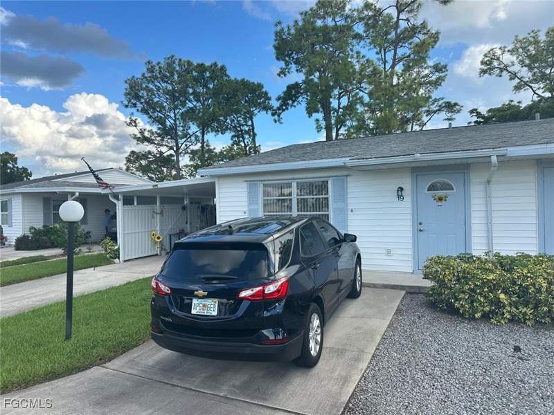 2 bedroom Detached at 19 Pinewood Blvd, Pinewood Condominium, Lehigh Acres — photo 2