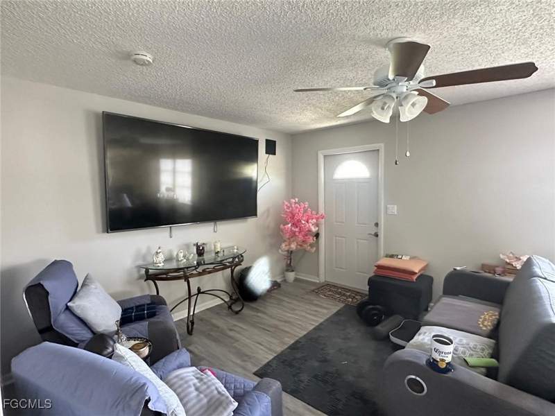 2 bedroom Detached at 19 Pinewood Blvd, Pinewood Condominium, Lehigh Acres — photo 3