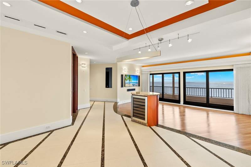 2 bedroom Condominium at 625 La Peninsula Blvd 625, La Peninsula, Naples — photo 2