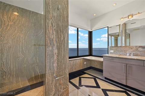 625 La Peninsula Blvd 625, Naples FL - photo 20 of 35