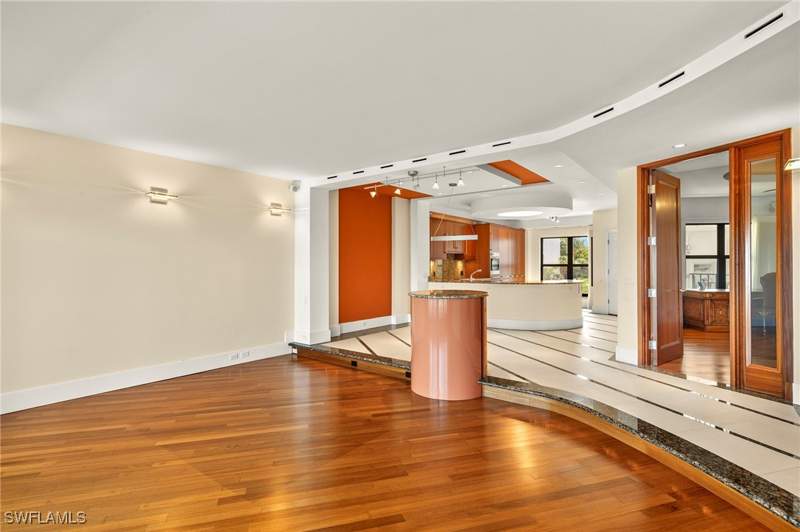 2 bedroom Condominium at 625 La Peninsula Blvd 625, La Peninsula, Naples — photo 3