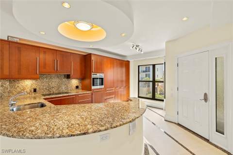 625 La Peninsula Blvd 625, Naples FL - photo 7 of 35