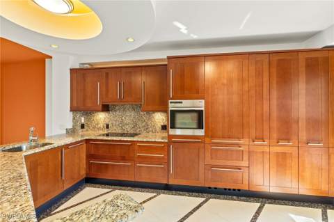 625 La Peninsula Blvd 625, Naples FL - photo 8 of 35