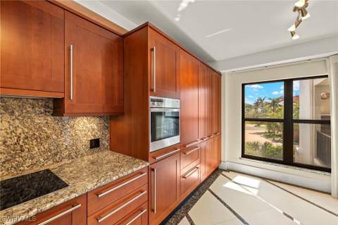 625 La Peninsula Blvd 625, Naples FL - photo 9 of 35