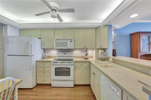 320 Seaview Ct 2-305, Marco Island FL - photo 10 of 40
