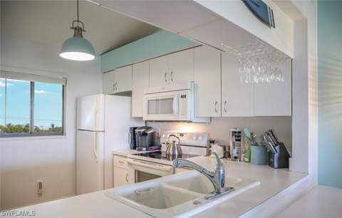 22652 Island Pines Way 254, Fort Myers Beach FL - photo 10 of 28