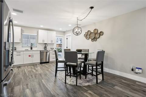 267 Flamingo St, Fort Myers Beach FL - photo 9 of 50