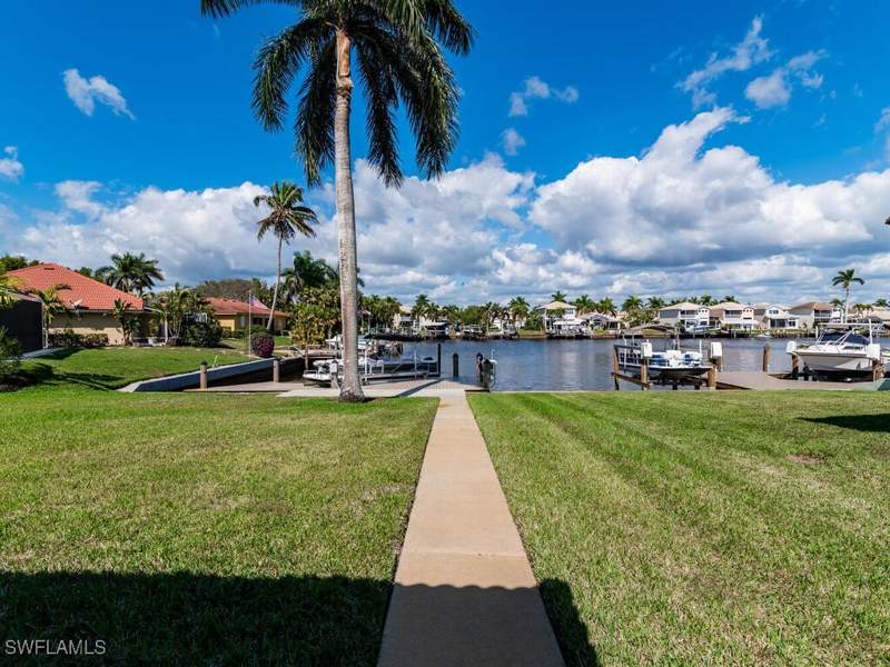 3 bedroom SingleFamilyResidence at 111 Morning Star Cay, Port Of The Islands, Naples — photo 2