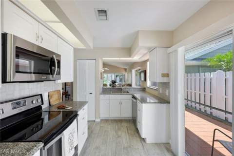 14871 Crescent Cove Dr, Fort Myers FL - photo 10 of 38