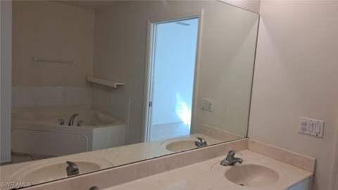 518 Kingsbury Ln, Lehigh Acres FL - photo 11 of 12