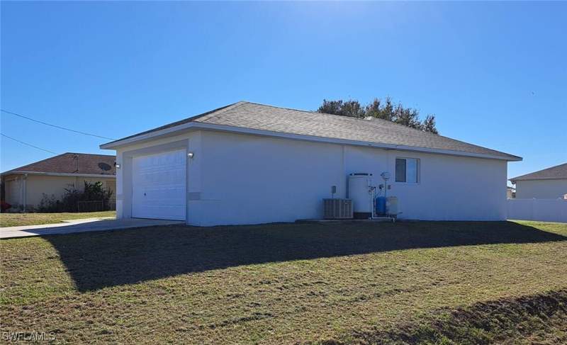 3 bedroom SingleFamilyResidence at 518 Kingsbury Ln, Lehigh Acres, Lehigh Acres — photo 2