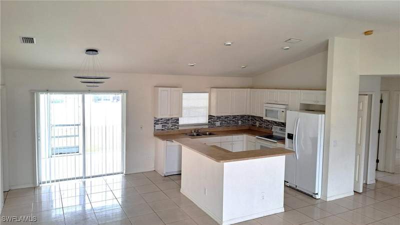 3 bedroom SingleFamilyResidence at 518 Kingsbury Ln, Lehigh Acres, Lehigh Acres — photo 5