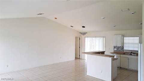 518 Kingsbury Ln, Lehigh Acres FL - photo 6 of 12