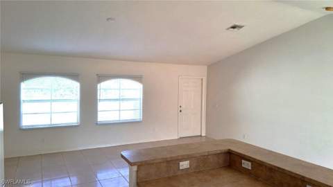 518 Kingsbury Ln, Lehigh Acres FL - photo 8 of 12