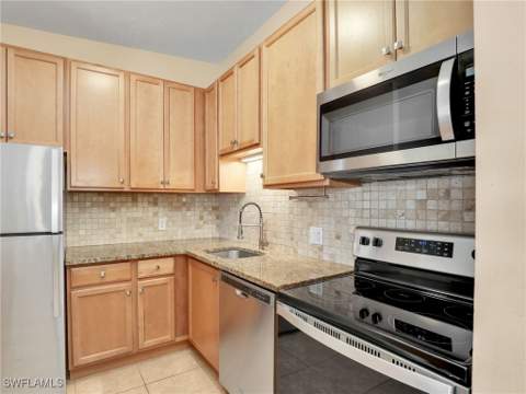 17426 Birchwood Ln 16, Fort Myers FL - photo 7 of 38