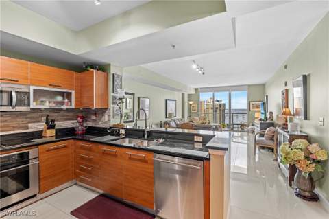 3000 Oasis Grand Blvd 2203, Fort Myers FL - photo 10 of 24