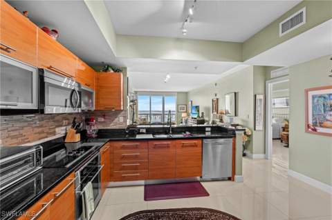 3000 Oasis Grand Blvd 2203, Fort Myers FL - photo 11 of 24