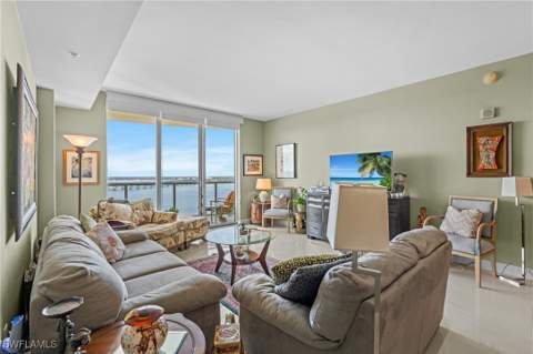 3000 Oasis Grand Blvd 2203, Fort Myers FL - photo 7 of 24