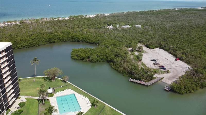 2 bedroom Condominium at 17 Bluebill Ave 901, Vanderbilt Surf Colony, Naples — photo 5