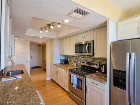 17 Bluebill Ave 901, Naples FL - photo 7 of 28