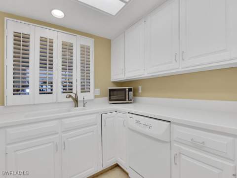 5260 S Landings Dr 805, Fort Myers FL - photo 10 of 36