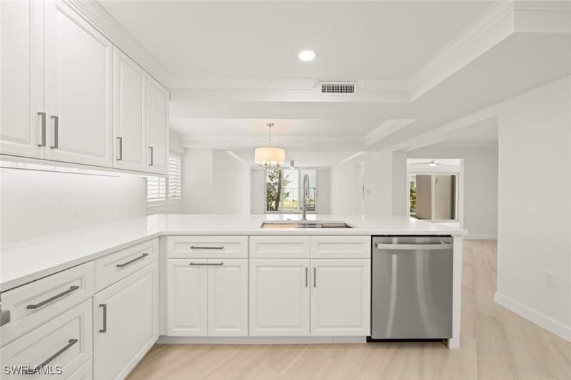 2 bedroom Condominium at 200 Periwinkle Way 111, Lighthouse Point Condo, Sanibel — photo 3