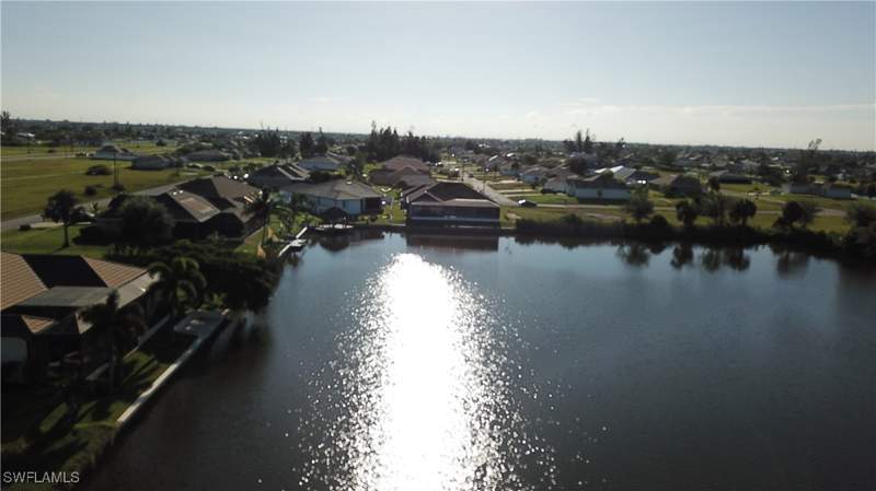 5 bedroom SingleFamilyResidence at 702 NW 30th Pl, Cape Coral, Cape Coral — photo 3