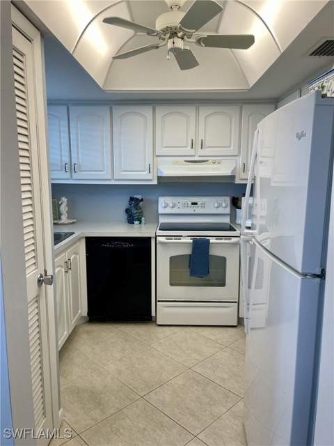 325 Charlemagne Blvd B208, Naples FL - photo 12 of 32