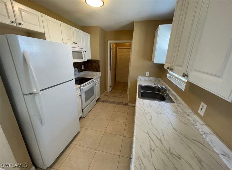 3 bedroom SingleFamilyResidence at 7064 Tide Cir, Port Labelle, Labelle — photo 4