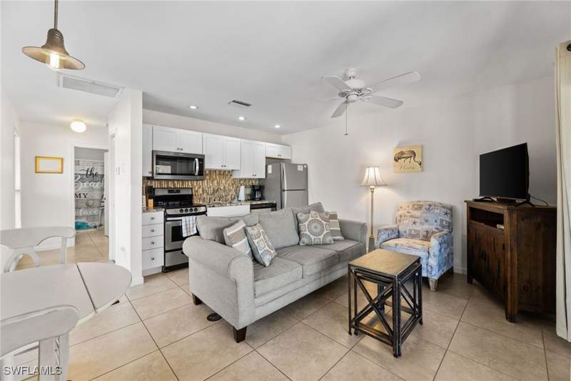 1 bedroom Attached at 1811 Olde Middle Gulf Dr 10, Signal Inn Condo, Sanibel — photo 3
