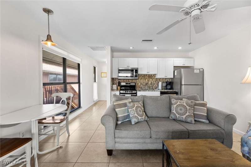 1 bedroom Attached at 1811 Olde Middle Gulf Dr 10, Signal Inn Condo, Sanibel — photo 4