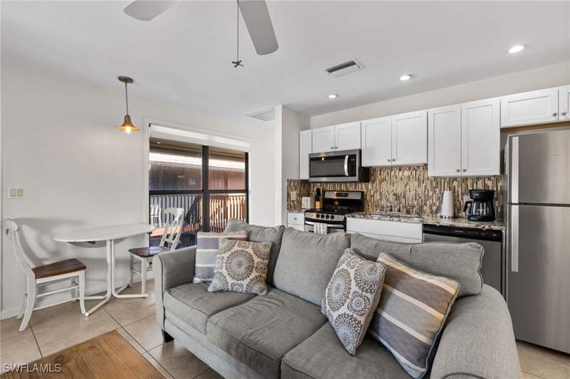 1 bedroom Attached at 1811 Olde Middle Gulf Dr 10, Signal Inn Condo, Sanibel — photo 5