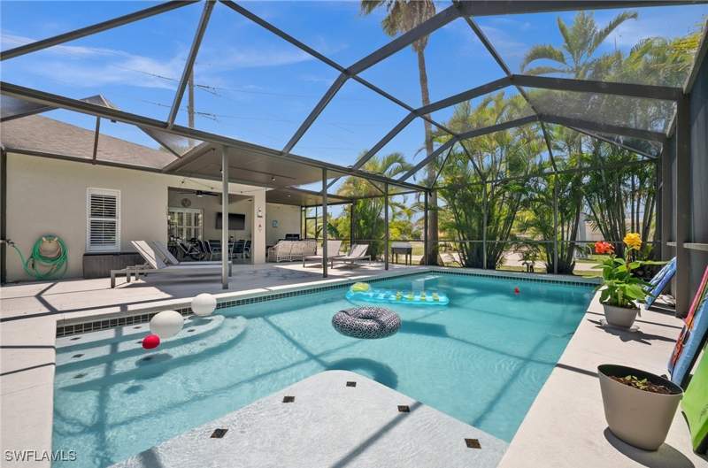 3 bedroom SingleFamilyResidence at 2017 Cape Coral Pkwy W, Cape Coral, Cape Coral — photo 2