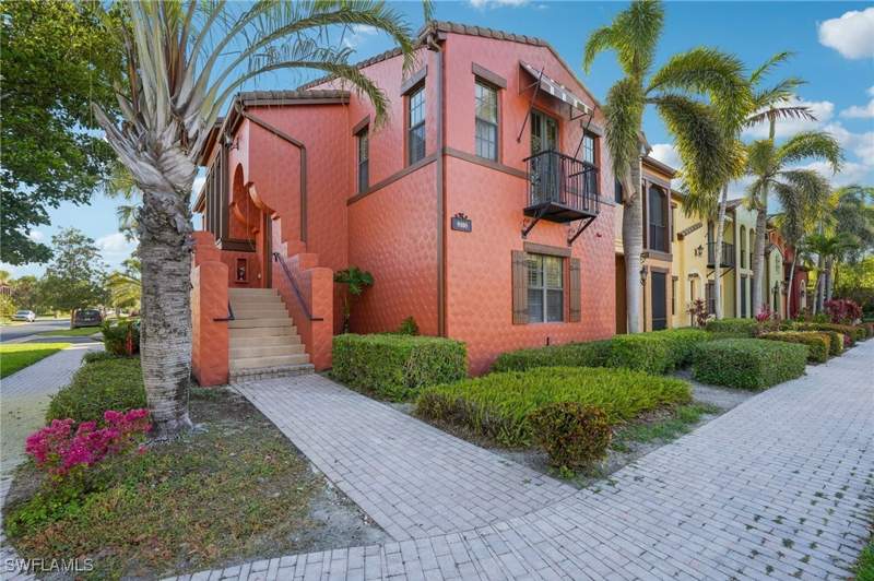 3 bedroom Townhouse at 9108 Capistrano St S 7401, Ole, Naples — photo 2