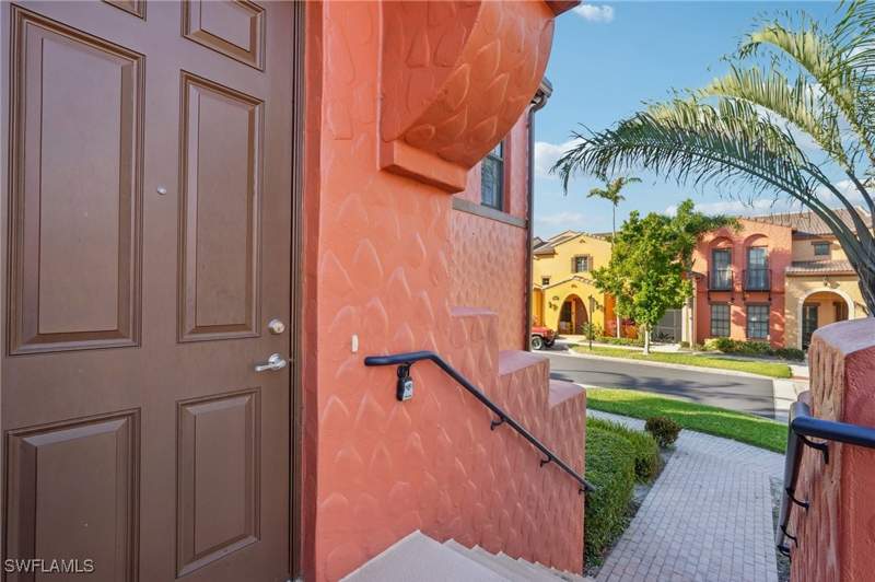 3 bedroom Townhouse at 9108 Capistrano St S 7401, Ole, Naples — photo 4