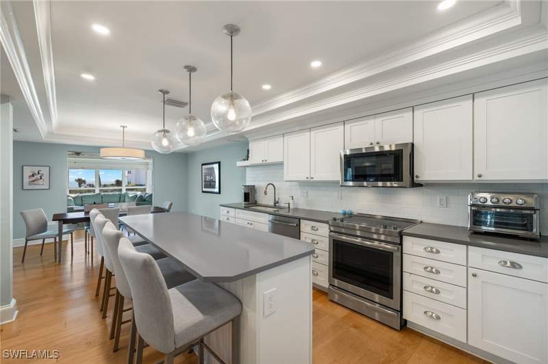 4 bedroom Attached at 411 Bella Vista Way E, Colony Beach Estates, Sanibel — photo 2