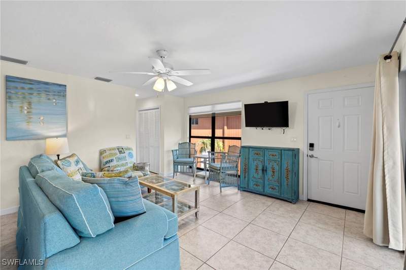 2 bedroom Attached at 1811 Olde Middle Gulf Dr 1, Signal Inn Condo, Sanibel — photo 2