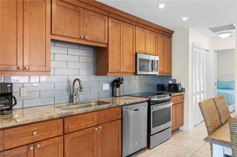 1811 Olde Middle Gulf Dr 1, Sanibel FL - photo 6 of 37