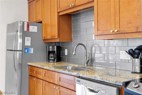 1811 Olde Middle Gulf Dr 1, Sanibel FL - photo 8 of 37