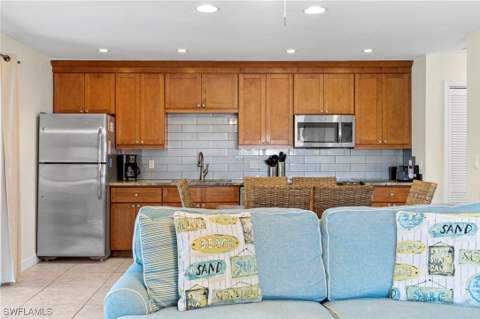 1811 Olde Middle Gulf Dr 1, Sanibel FL - photo 9 of 37