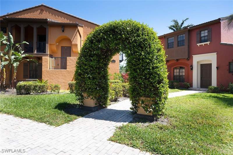 3 bedroom Townhouse at 9134 Chula Vista St 125, Ole, Naples — photo 3