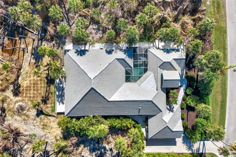 4 bedroom SingleFamilyResidence at 2450 Wulfert Rd, Sanctuary At Wulfert, Sanibel — photo 3