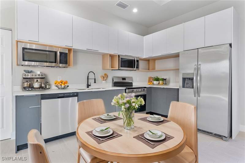 4 bedroom SingleFamilyResidence at 2894 22 Ave SE, Golden Gate Estates, Naples — photo 3