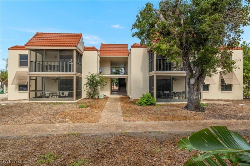 1 bedroom Condominium at 845 E Gulf Dr 212, Sanibel Moorings Condo, Sanibel — photo 2