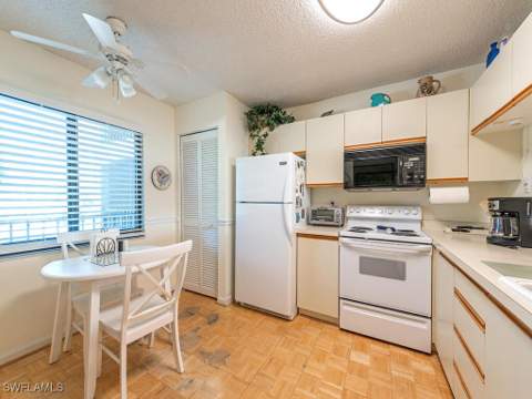 5776 Deauville Cir C202, Naples FL - photo 6 of 12