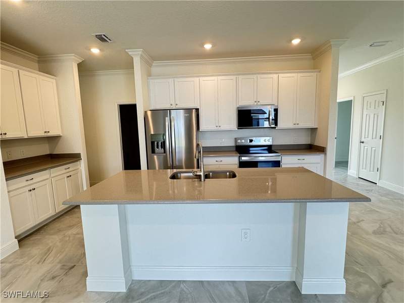 3 bedroom SingleFamilyResidence at 4305 NW 27th Ter, Cape Coral, Cape Coral — photo 2