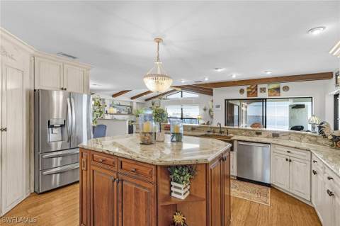 2803 SE 22nd Pl, Cape Coral FL - photo 12 of 47