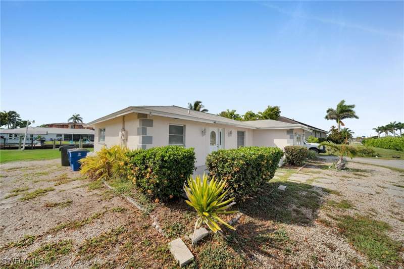 3 bedroom SingleFamilyResidence at 14260 McGregor Blvd, Fort Myers, Fort Myers — photo 3