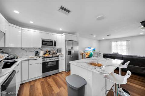 14260 McGregor Blvd, Fort Myers FL - photo 9 of 28